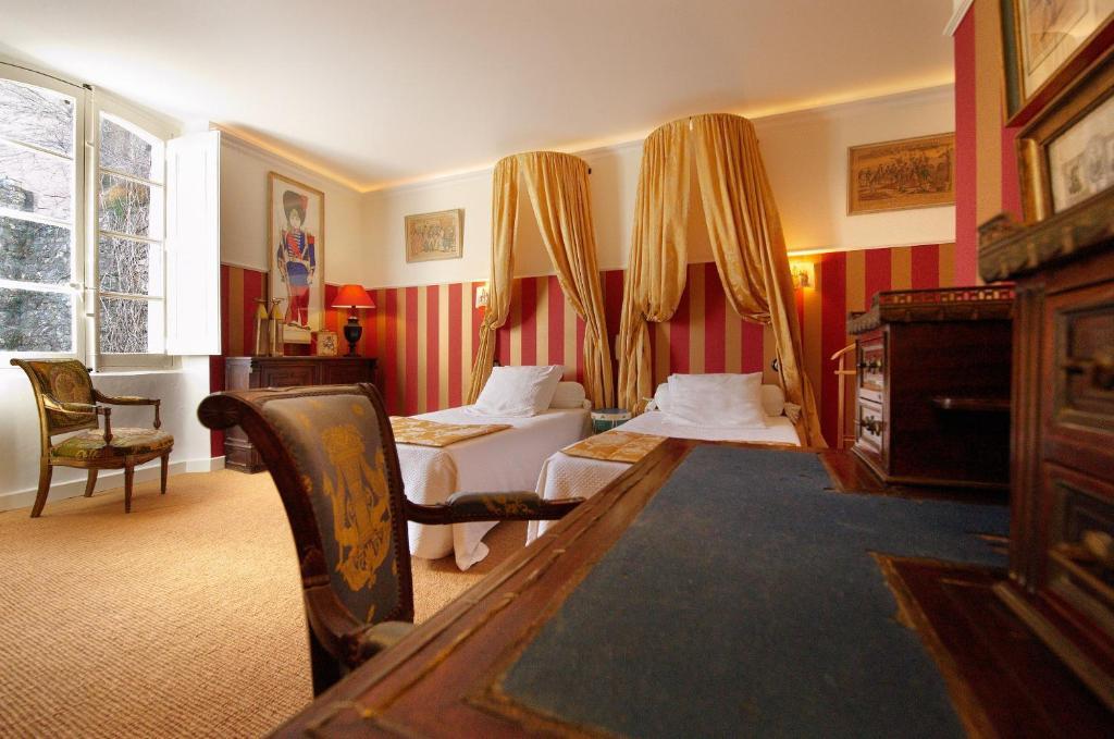 Hotel Restaurant Des Deux Rocs Seillans Oda fotoğraf